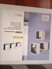 Mensole, cornici a giorno 