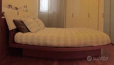 Letto con contenitore e retro letto per angolo