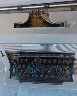 macchina da scrivere Olivetti linea 88
