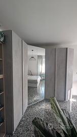 Armadio con cabina armadio specchiata + comò 