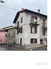 2 LOCALI A CENTRO VALLE INTELVI