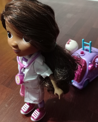 Bambola dott.ssa Peluche e clinica mobile