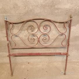 letto singolo in ferro battuto fine '700.   €  500