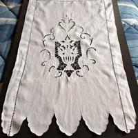 tendina in lino bianco ricamata 