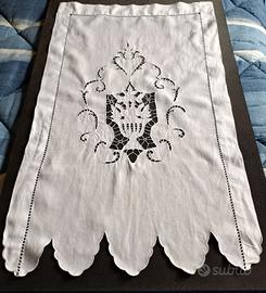 tendina in lino bianco ricamata 