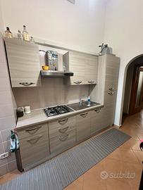 Cucina completa di elettrodomestici