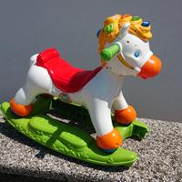 Clementoni-cavallino a dondolo interattivo