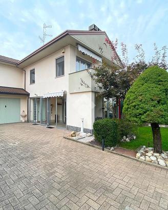 VILLA A SCHIERA A SAMARATE