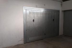 GARAGE Magazzino BOX Auto in via GAGGINO 30 mq