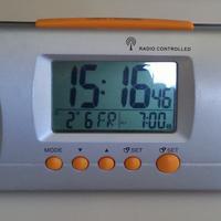 sveglia digitale con illuminazione