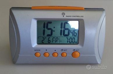 sveglia digitale con illuminazione