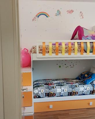 Letto a castello con scala-contenitore
