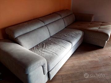Divano angolare moderno con penisola