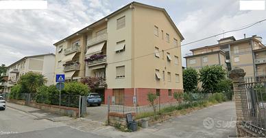Appartamento 129 mq ,8 vani, 2 balconi, garage