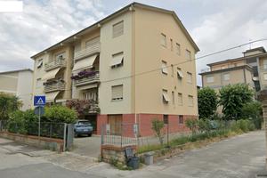 Appartamento 129 mq ,8 vani, 2 balconi, garage