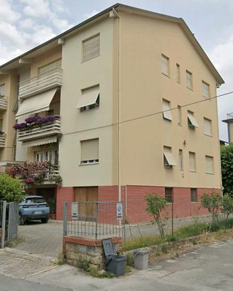 Appartamento 129 mq ,8 vani, 2 balconi, garage