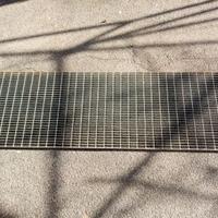 Grande griglia acciaio zincata telaio calpestabile