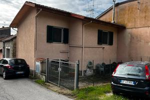 Terratetto libero su tre lati