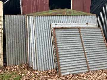 Garage posto auto o per attrezzi vari giardinaggio