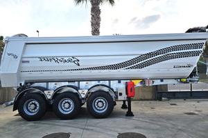 Mantella Semirimorchi stradali, mezzo dopera