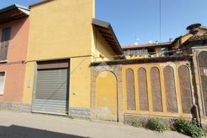 NEGOZIO A DESIO