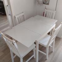 Tavolo bianco in vetro IKEA 