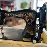 Vecchia macchina da cucire Naumann