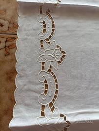 Asciugamano Vintage in Puro Lino con Ricamo
