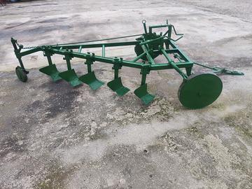 Aratro 5 vomeri trainato