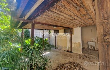 CASA INDIPENDENTE CON GIARDINO E POSTO AUTO - VIA