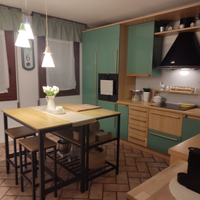 Isola cucina + 2 sgabelli