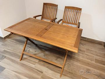Tavolo con 2 sedie da giardino in legno
