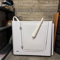 Vasca da bagno con sportello