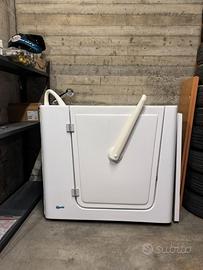 Vasca da bagno con sportello