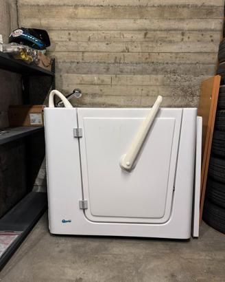 Vasca da bagno con sportello