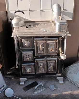 Stufa cucina d'epoca funzionante a legna l'eterna