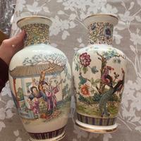 Coppia di vasi decorativi in porcellana cinesi