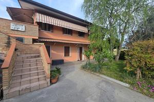 Vigonovo: Casa singola su 2 livelli con garage, la