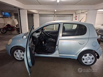 Toyota yaris del 2004