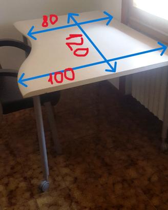Scrivania in legno e acciaio