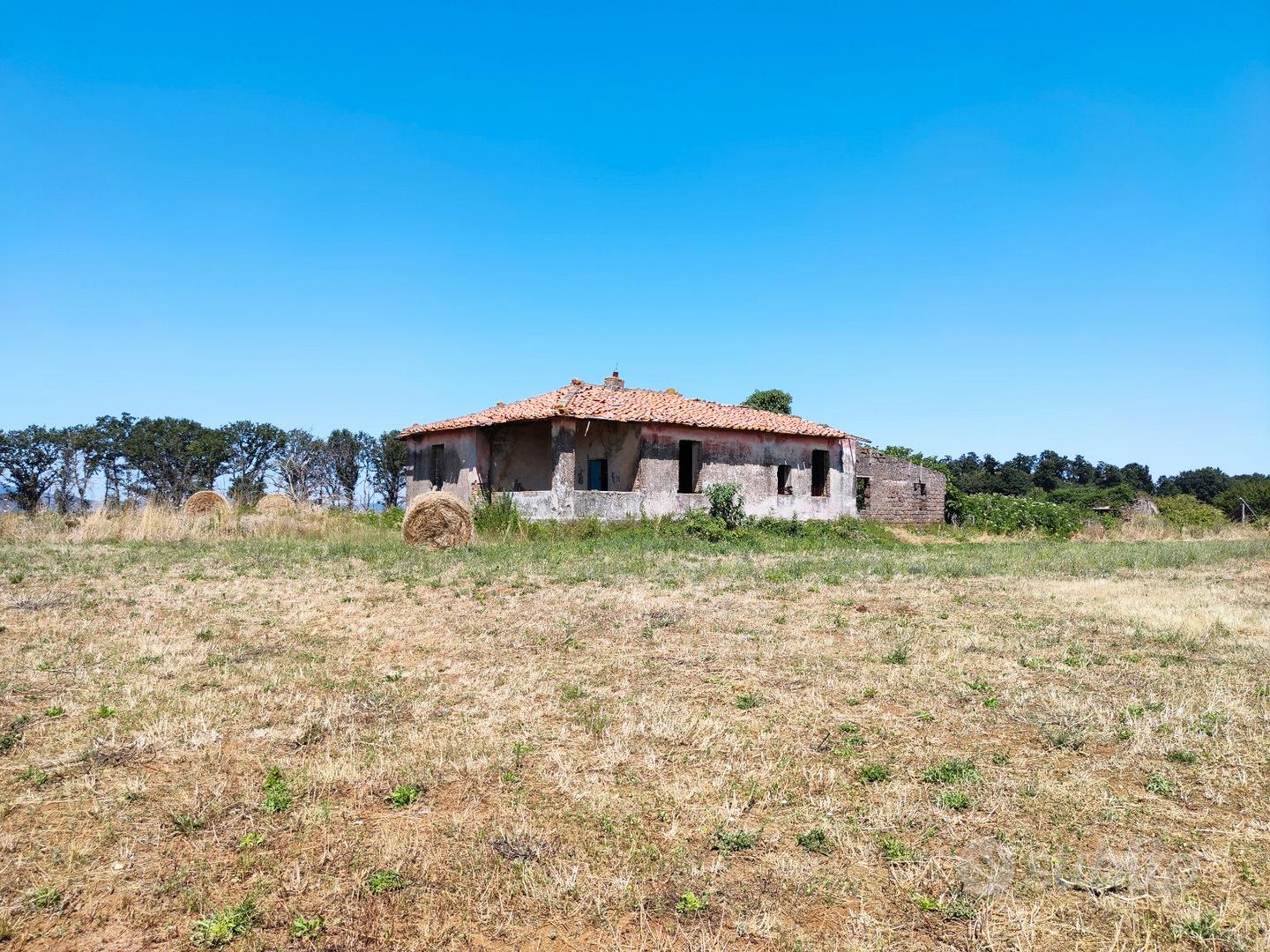 Terreno agricolo con casale e magazzino - Vista 2
