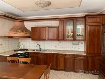 Cucina grande in legno 