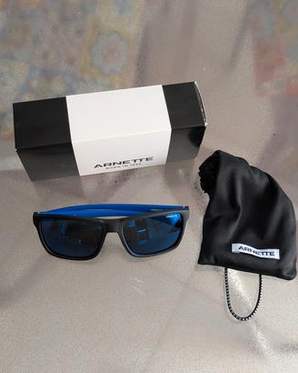 Occhiali da sole Arnette Sokatra