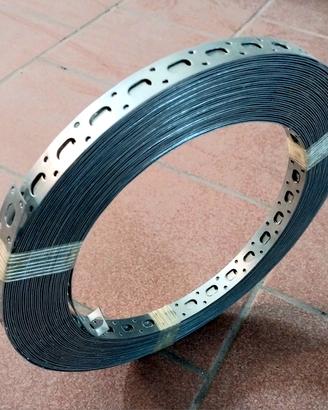 Bandella acciaio forato 20 mt