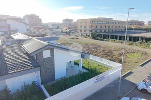 VILLA A SCHIERA A CIAMPINO