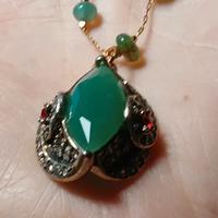 Collana vintage con pietre dure verdi simil giada