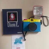 Lomography Diana F+ - edizione CMYK con flash