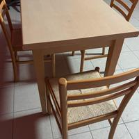Tavolo da pranzo con 4 sedie | legno chiaro