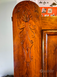 Armadio ristrutturato con specchio