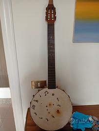 Vecchio  banjo da ristrutturare.